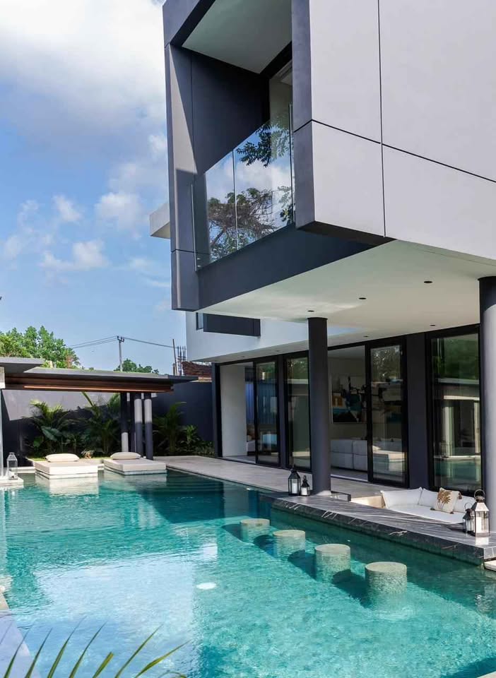 🏡 Luxury 5-Bedroom Villa – 400 Meters from Pererenan Beach