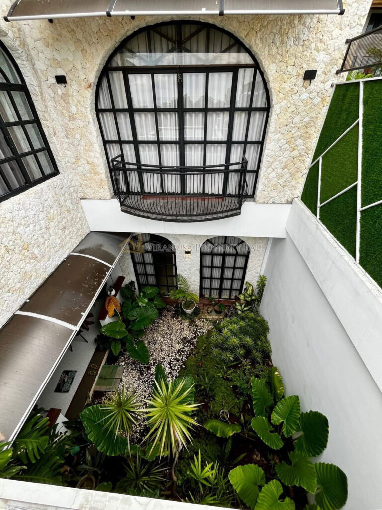🏡 Villa Mediterranean dengan Rooftop Sea View – Padang Galak, Sanur