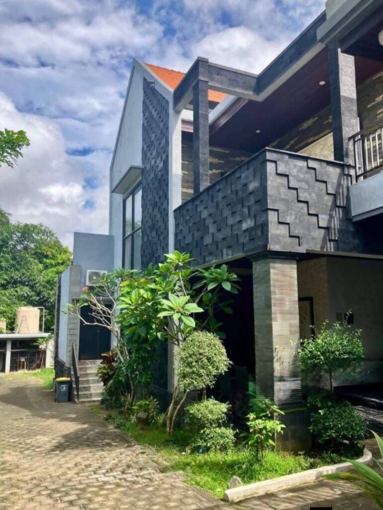 🏡 Spacious 2-Storey House with Large Backyard Land – Pecatu, Near Savaya