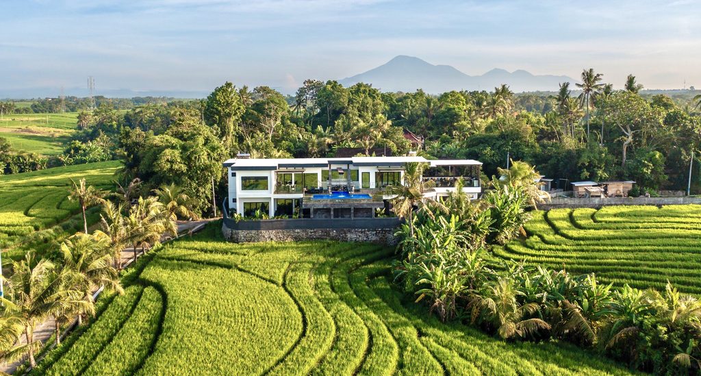 🏡 Fully Furnished 3-Bedroom Villa with Rice Field, Ocean & Mountain Views in Tabanan